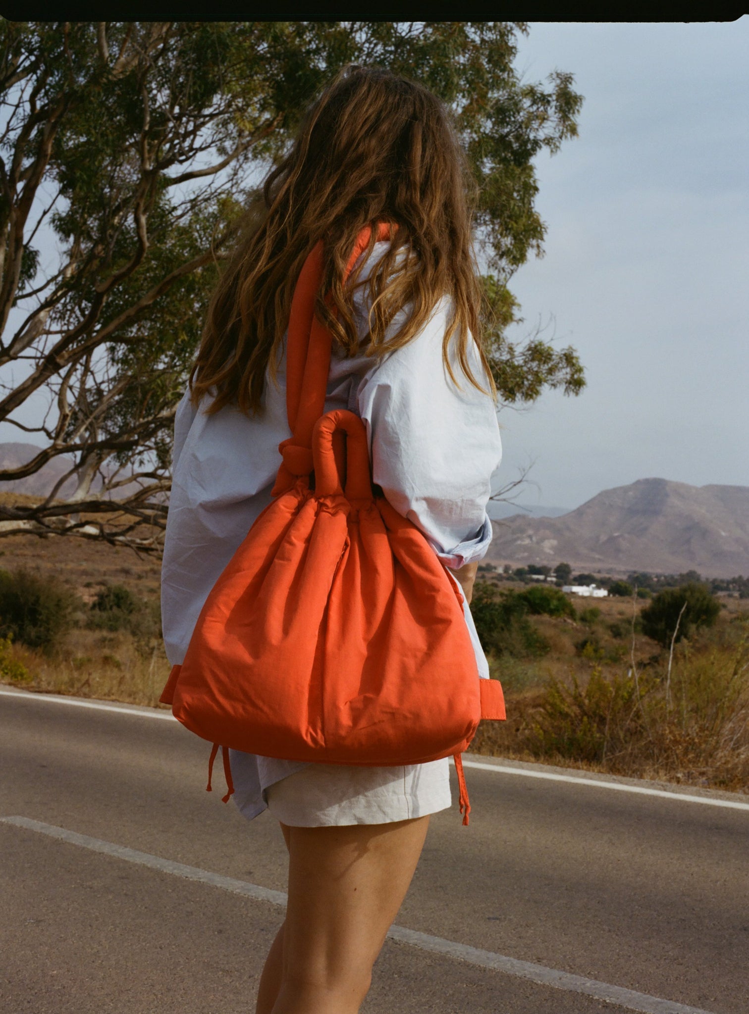 ONA SOFT BAG - coral