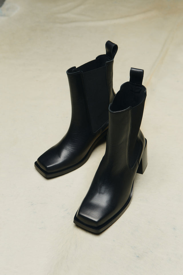 Squared Heel Boots - Black