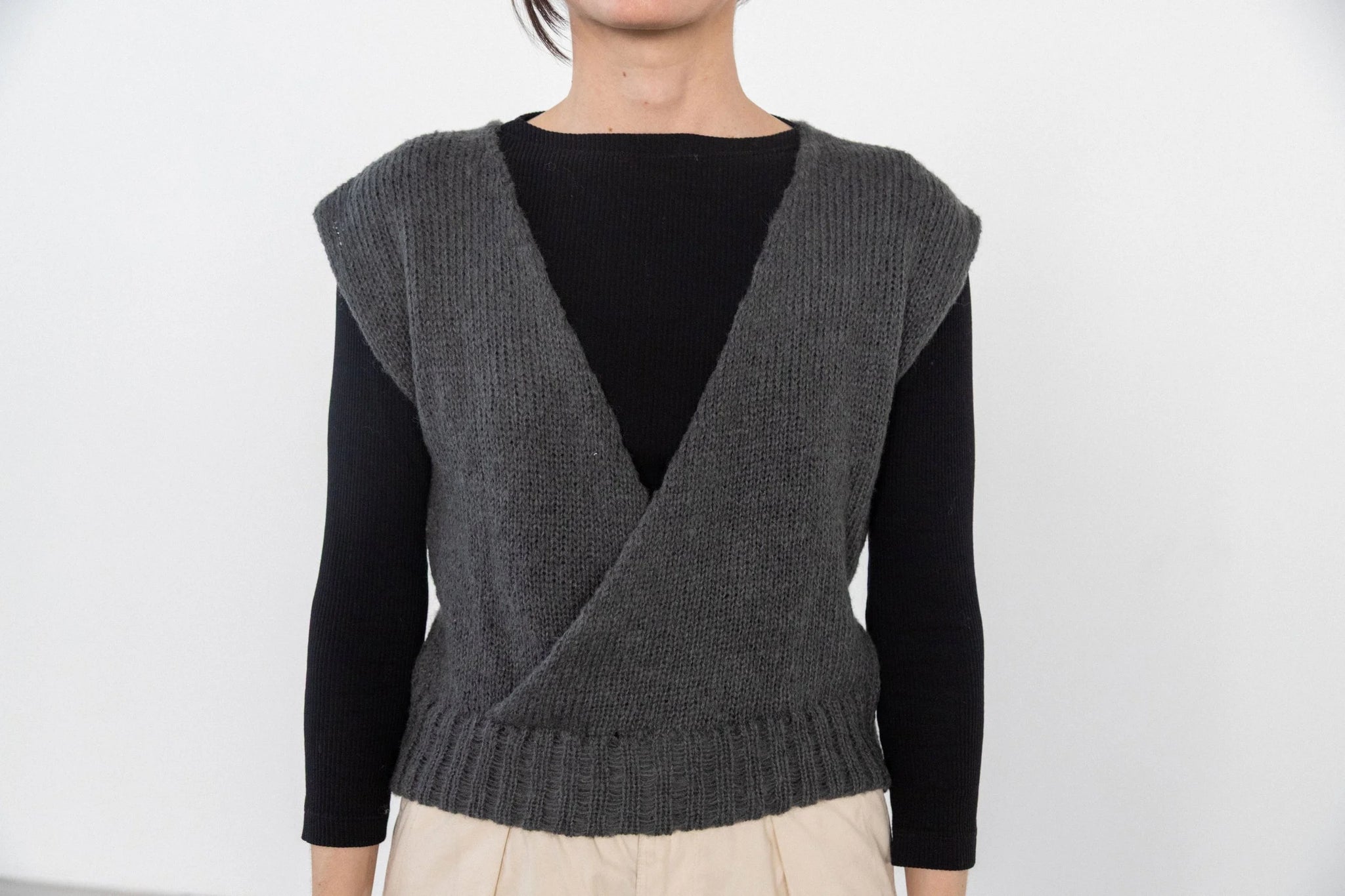 CROSS MOHAIR VEST - Red/Black