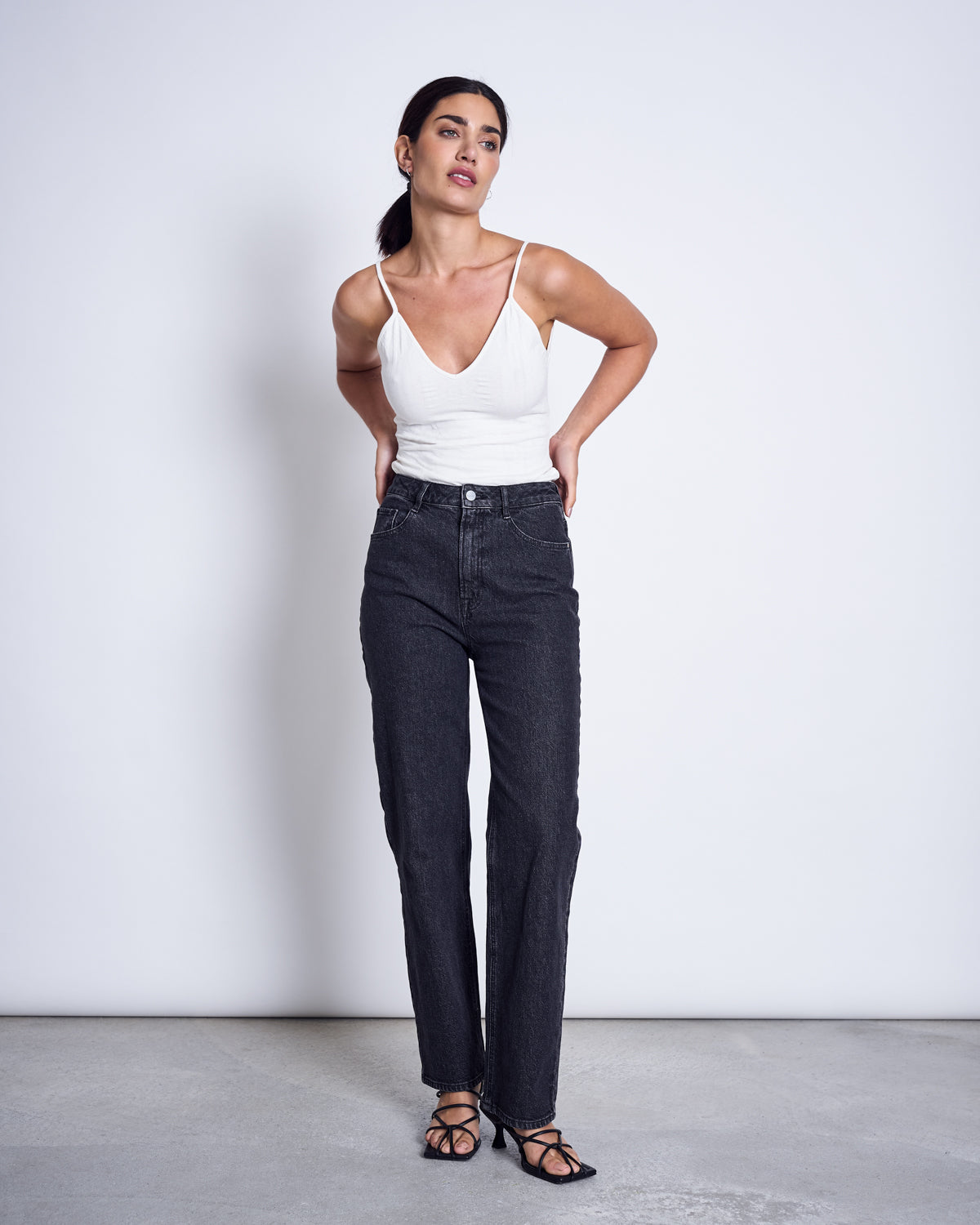 STRAIGHT LEG JEANS ALBA FADED BLACK