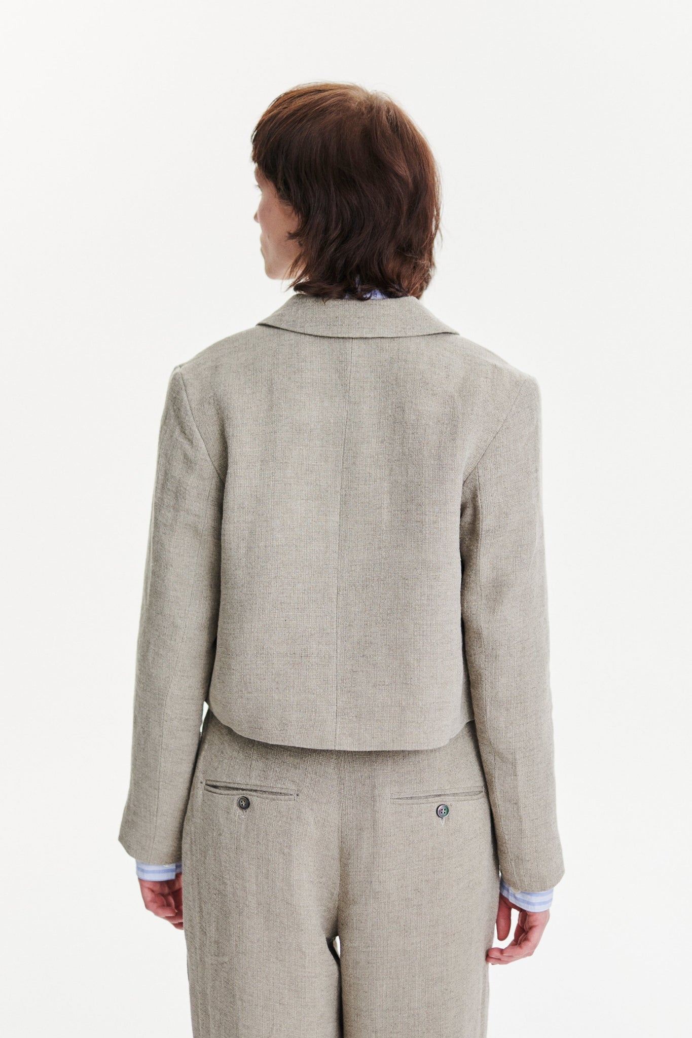 CROPPED JACKET IN A BEIGE FLUID AND STRUCTURED ITALIAN LINEN CREPE -beige