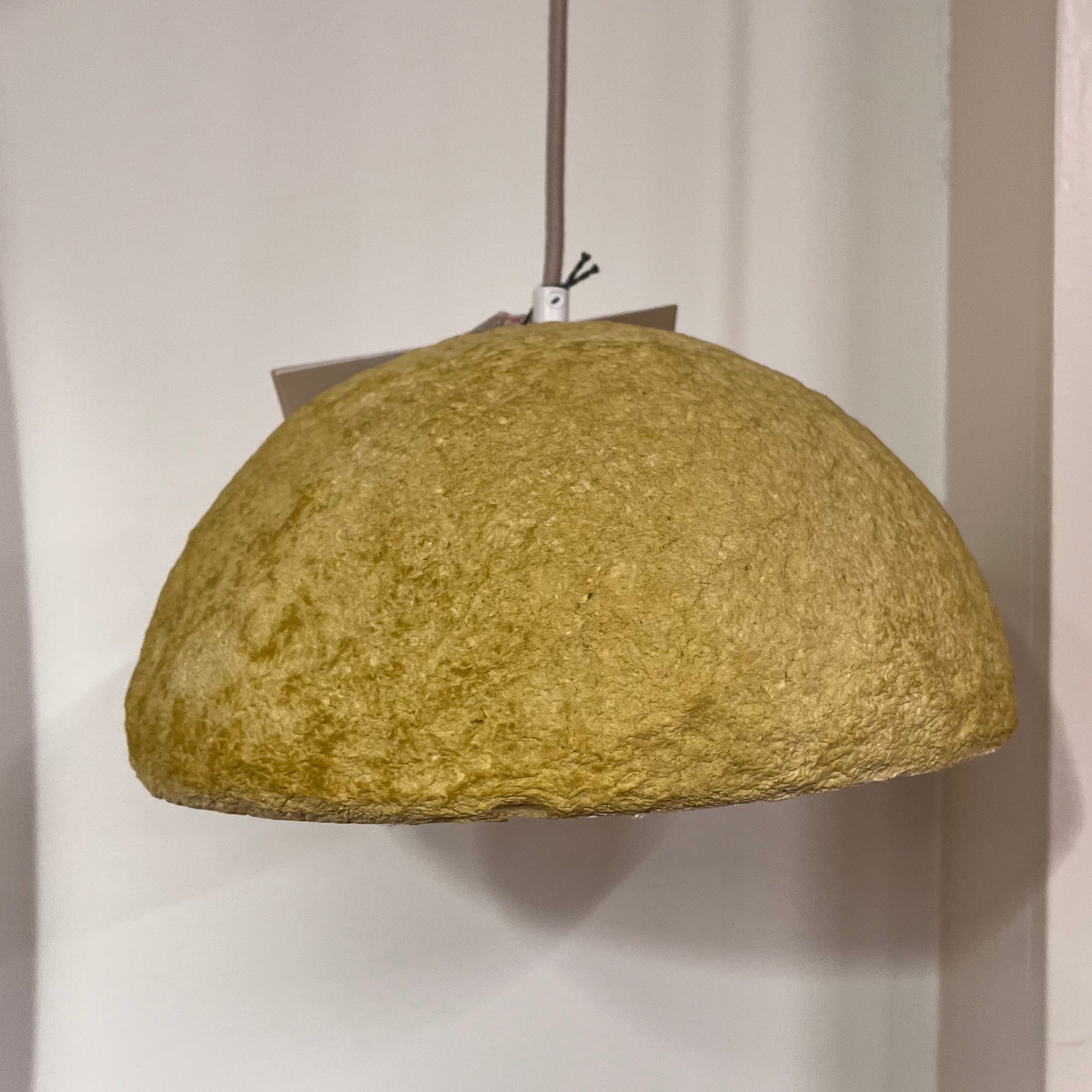 Lampe aus Papiermaché - Senf