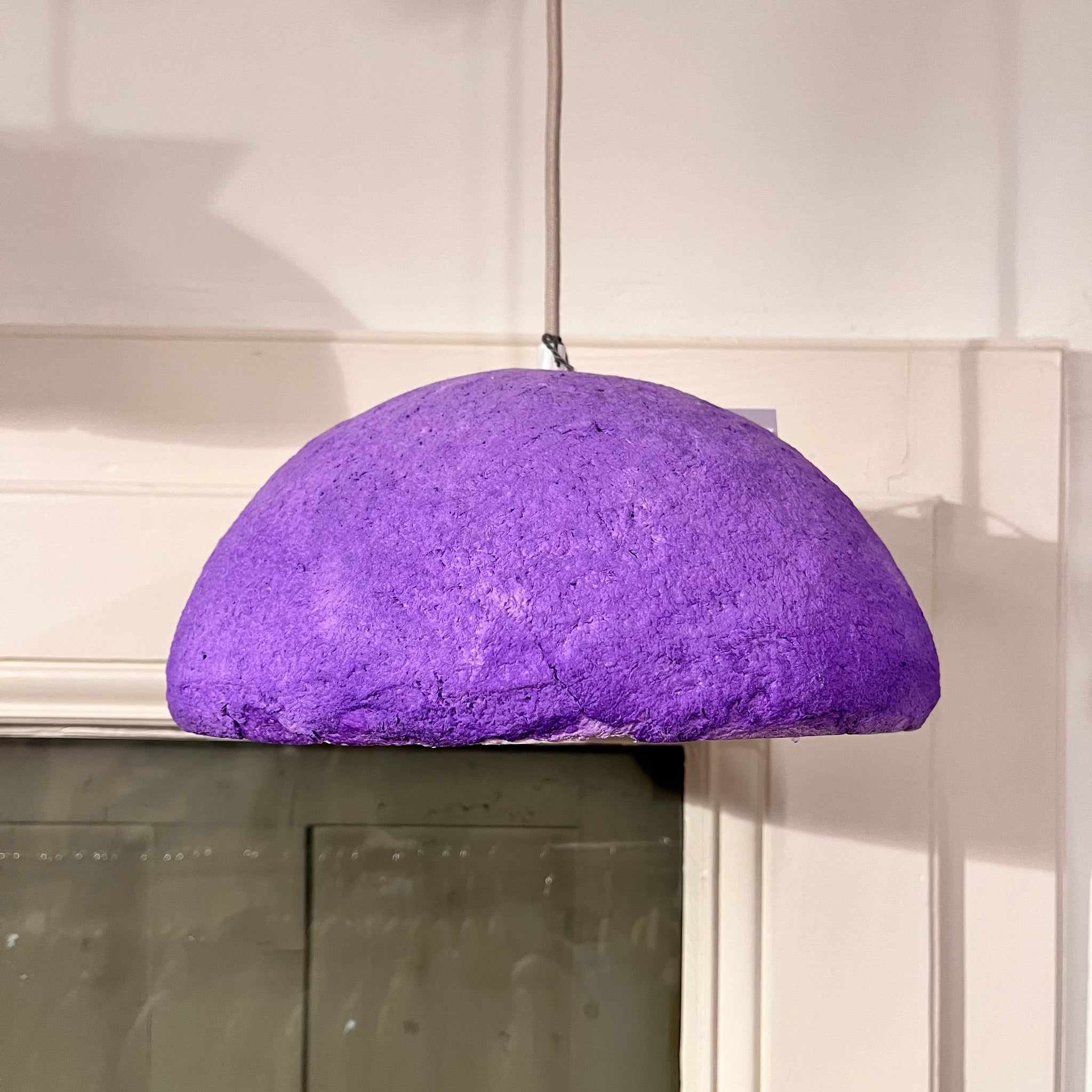 Lampe aus Papiermaché - Violett