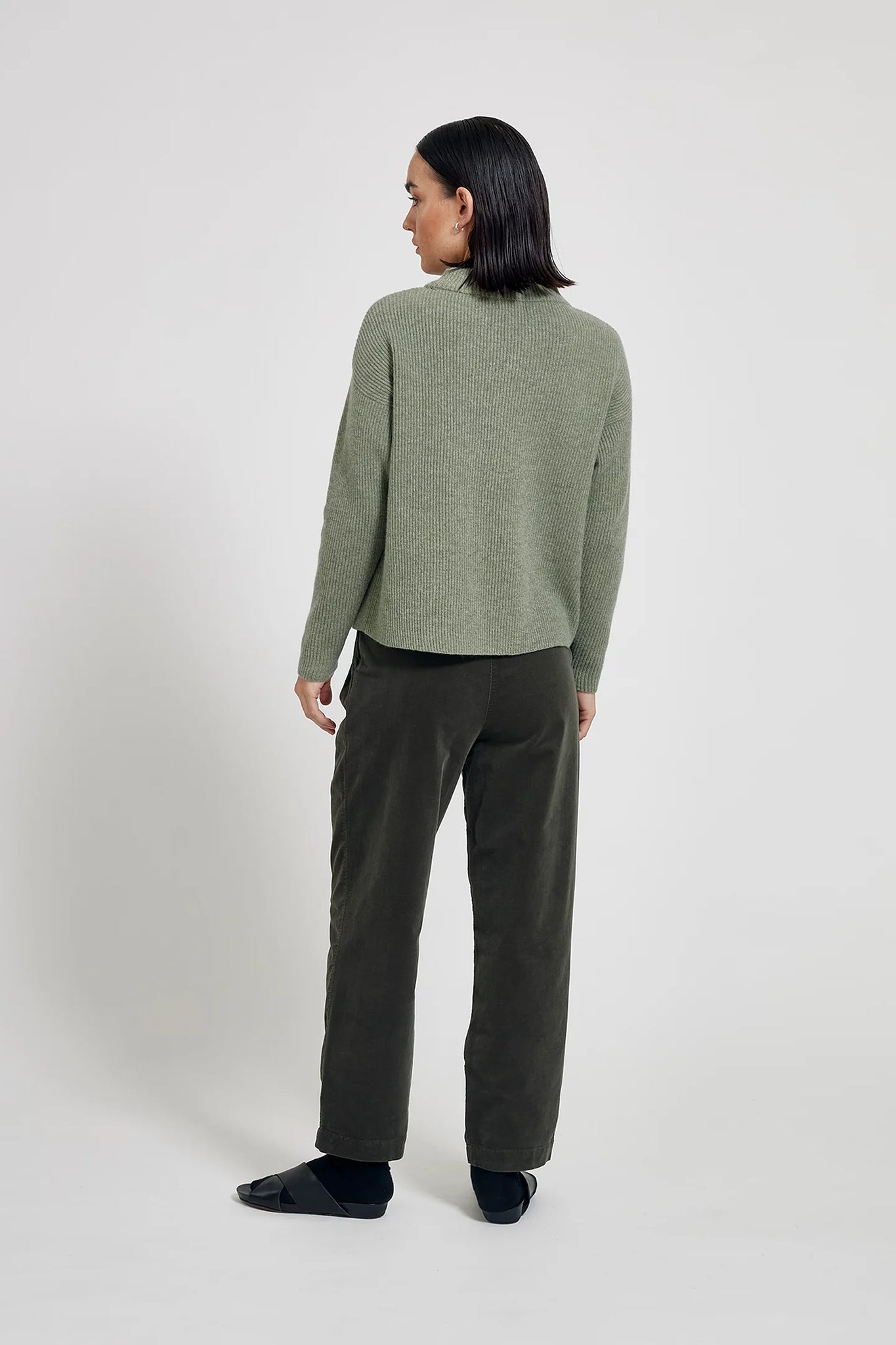 Helga lambswool pocket sweater – Laurel green