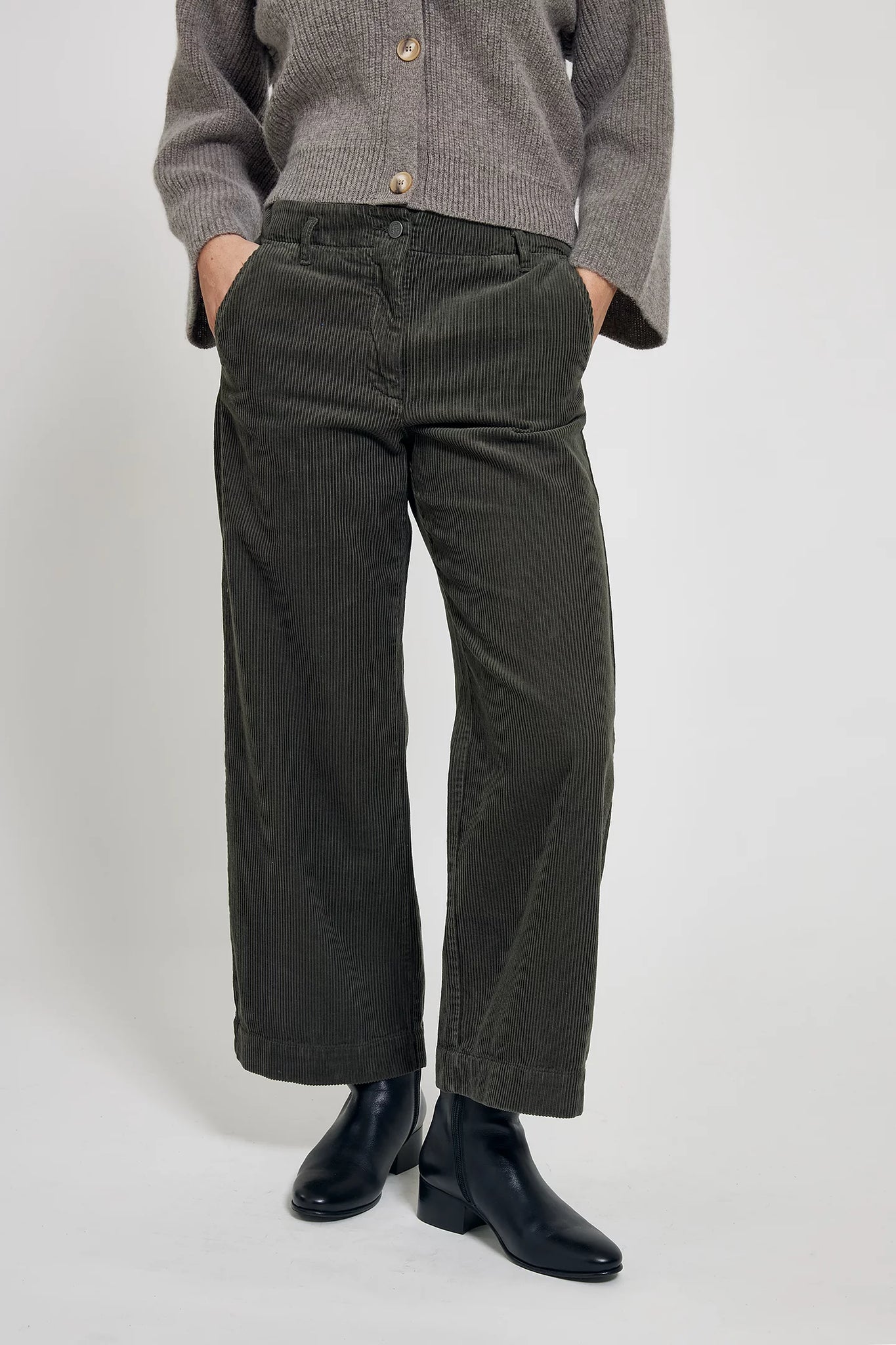 Lail cropped corduroy trousers – Thyme green