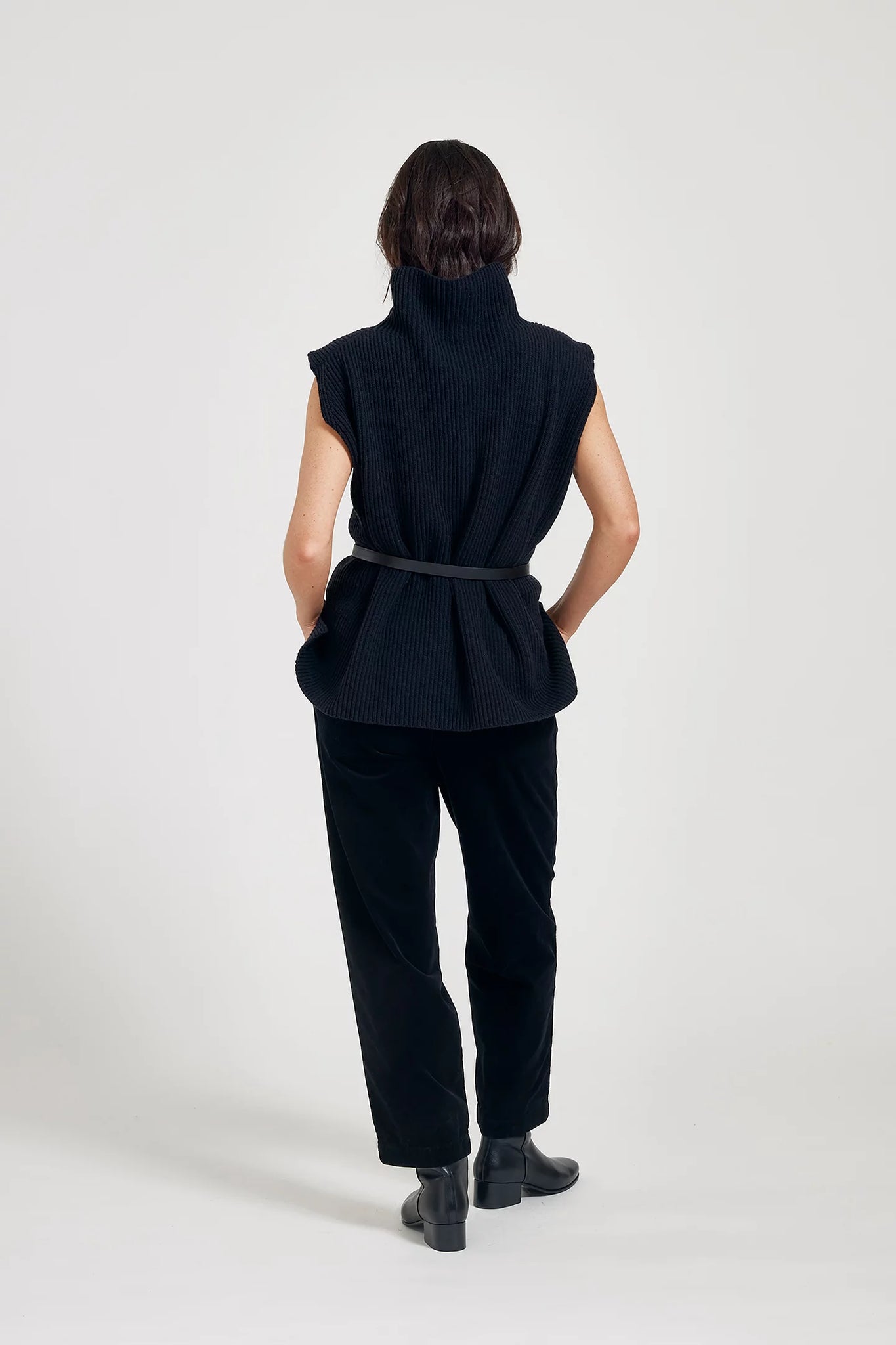 Vani Lambswool Vest – Black