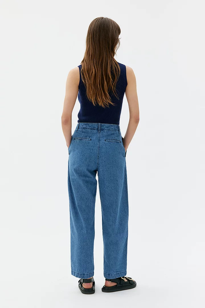 Lenos Curved Leg Pleated Trouser - Light indigo