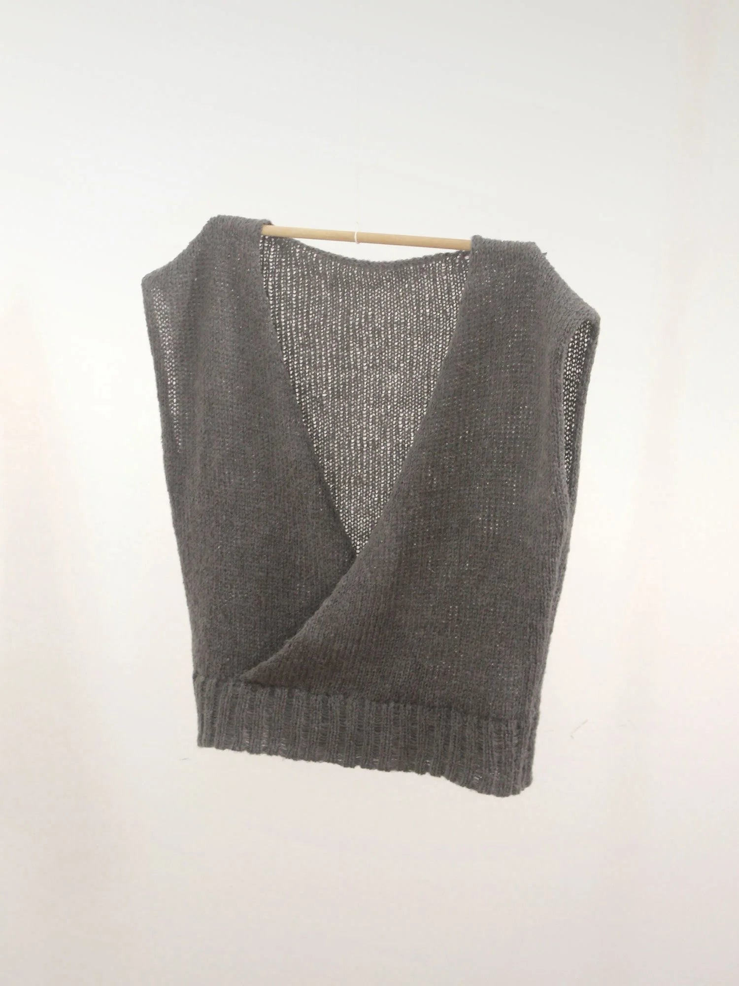 CROSS MOHAIR VEST - Red/Black