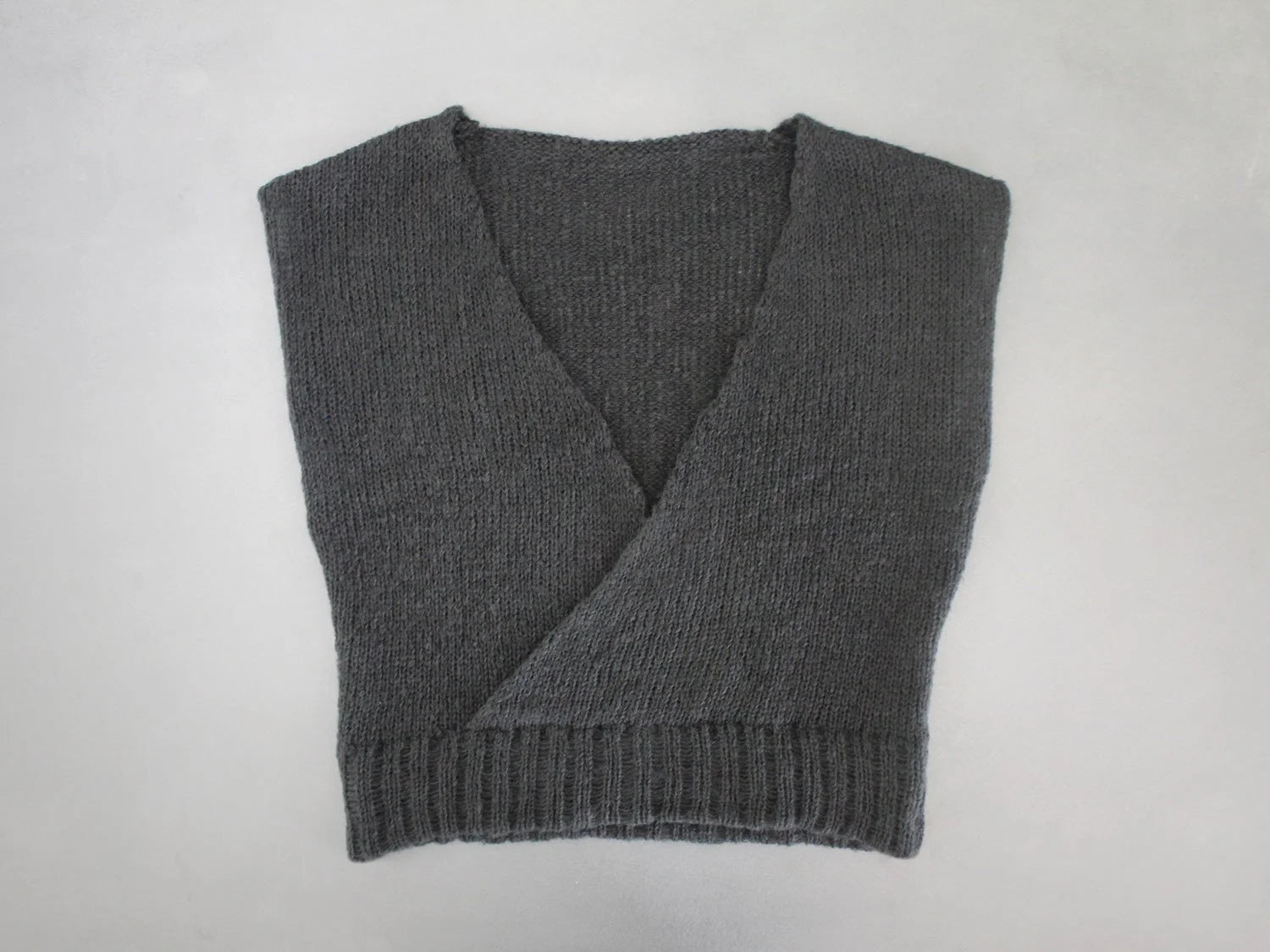 CROSS MOHAIR VEST - Red/Black