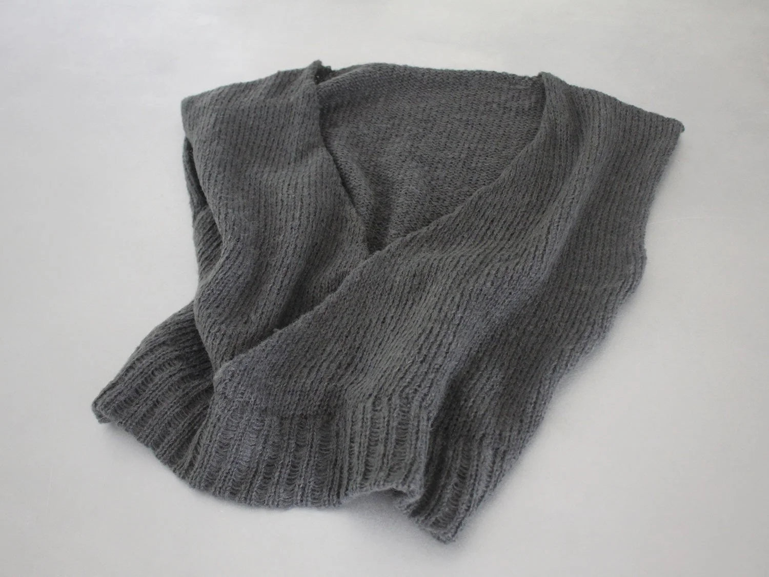 CROSS MOHAIR VEST - Red/Black