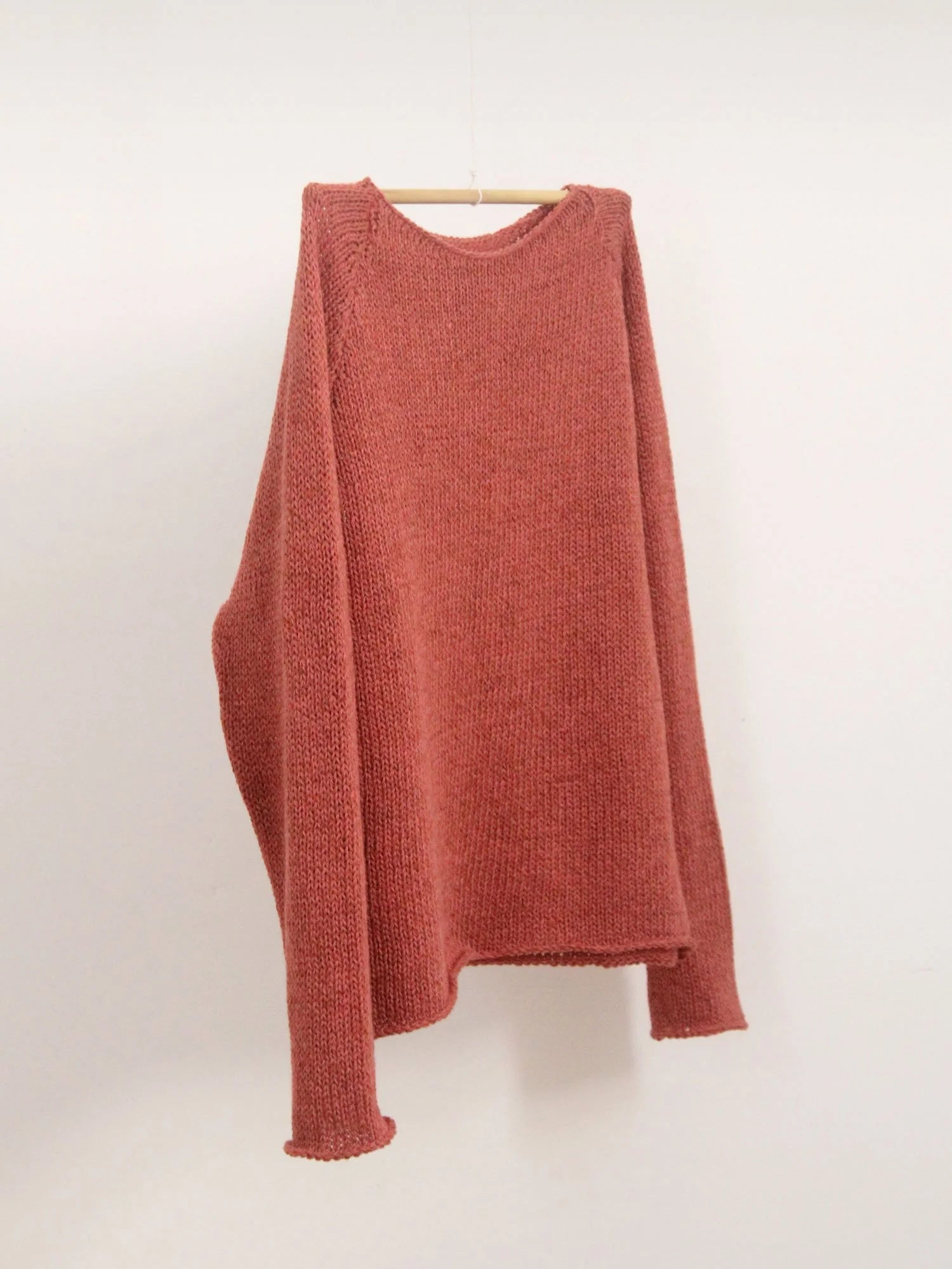 TRAPEZOID RANGLAN SWEATER - Brick/ Black
