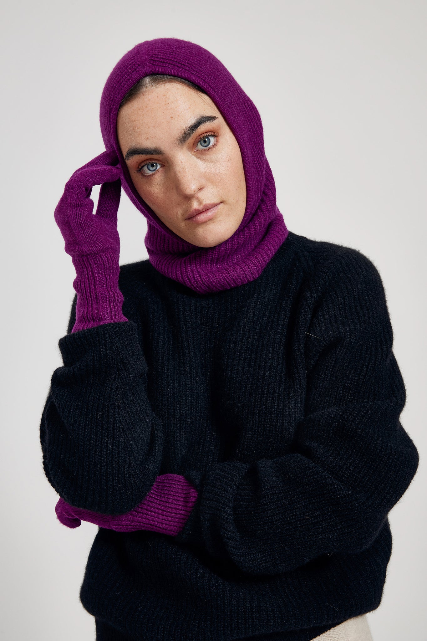 Vica Ribbed cashmere cagule – Plum